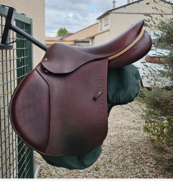 Springzadel Devoucoux 17”, Dieren en Toebehoren, Paarden en Pony's | Zadels, Zo goed als nieuw, Ophalen of Verzenden