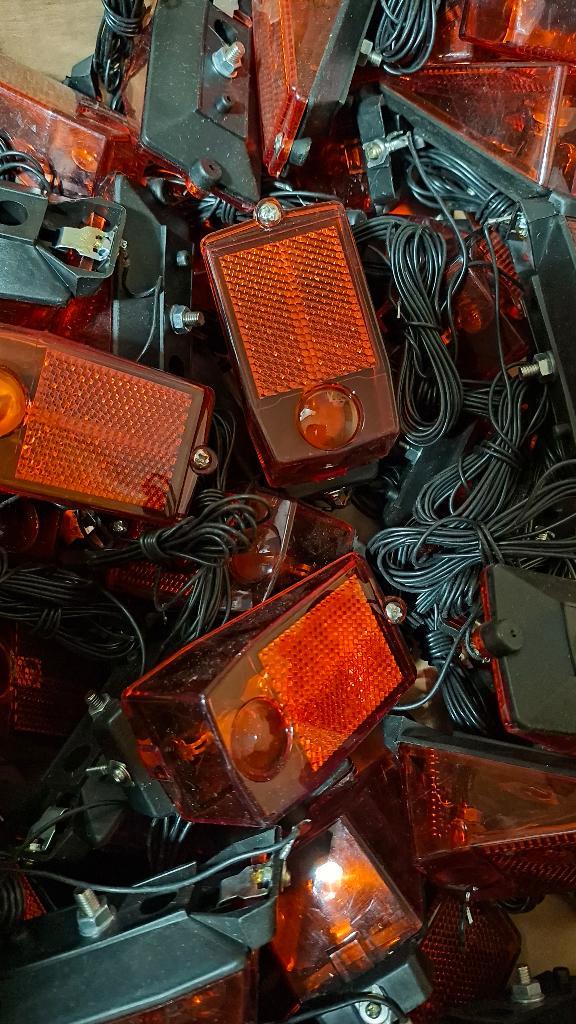 Lot NIEUWE fiets spatbord ACHTERLICHT met kabel voor dynamo, Vélos & Vélomoteurs, Accessoires vélo | Éclairage de vélo, Phare arrière