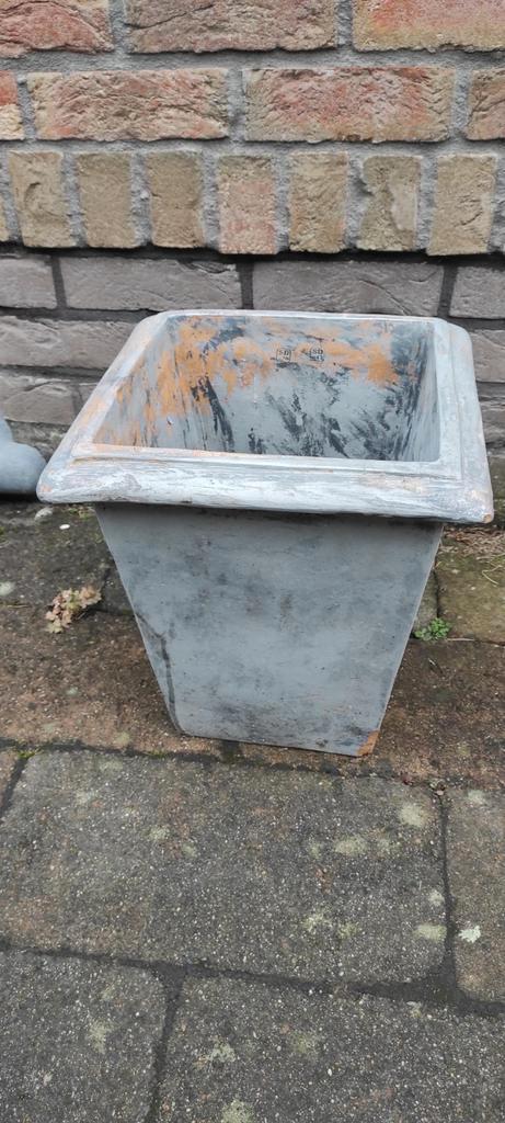 Terracotta Italiaanse bloempot.
Sierlijke en fijn afgewerkte, Tuin en Terras, Bloembakken en Plantenbakken, Ophalen of Verzenden