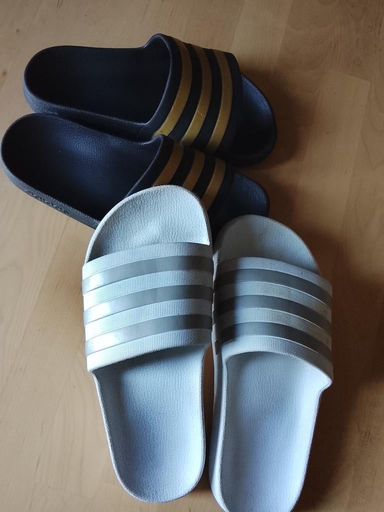 2 paar adidas slippers. Maar 37, Ophalen