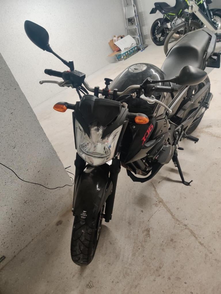 Yamaha XJ6 première immatriculation 2011, Motos, Particulier