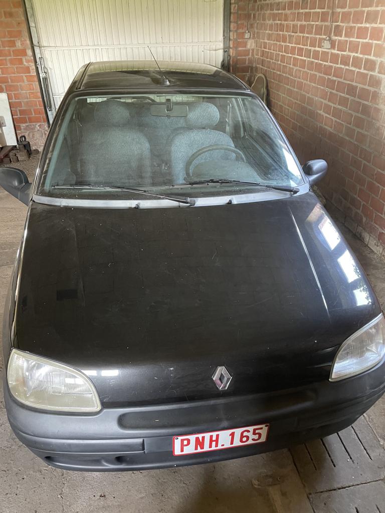 Zwarte Renault Clio 07/1997 41.000km, Auto's, Renault, Stof, Zwart, Handgeschakeld, Grijs