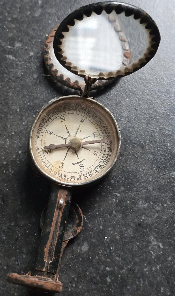 Jumelles pliables anciennes et boussole, TV, Hi-fi & Vidéo, Matériel d'optique| Jumelles, Utilisé, Enlèvement ou Envoi