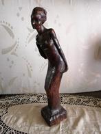 Houtsculptuur getekend Koos van der Kaaij, Enlèvement ou Envoi