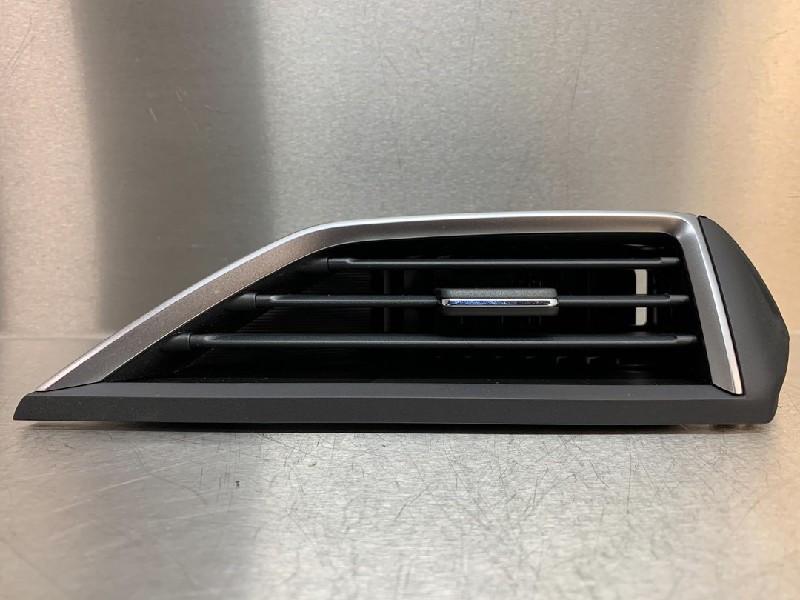 AERATEUR TABLEAU DE BORD Subaru XV (GT / GX) (|66110FL030|), Utilisé, Subaru