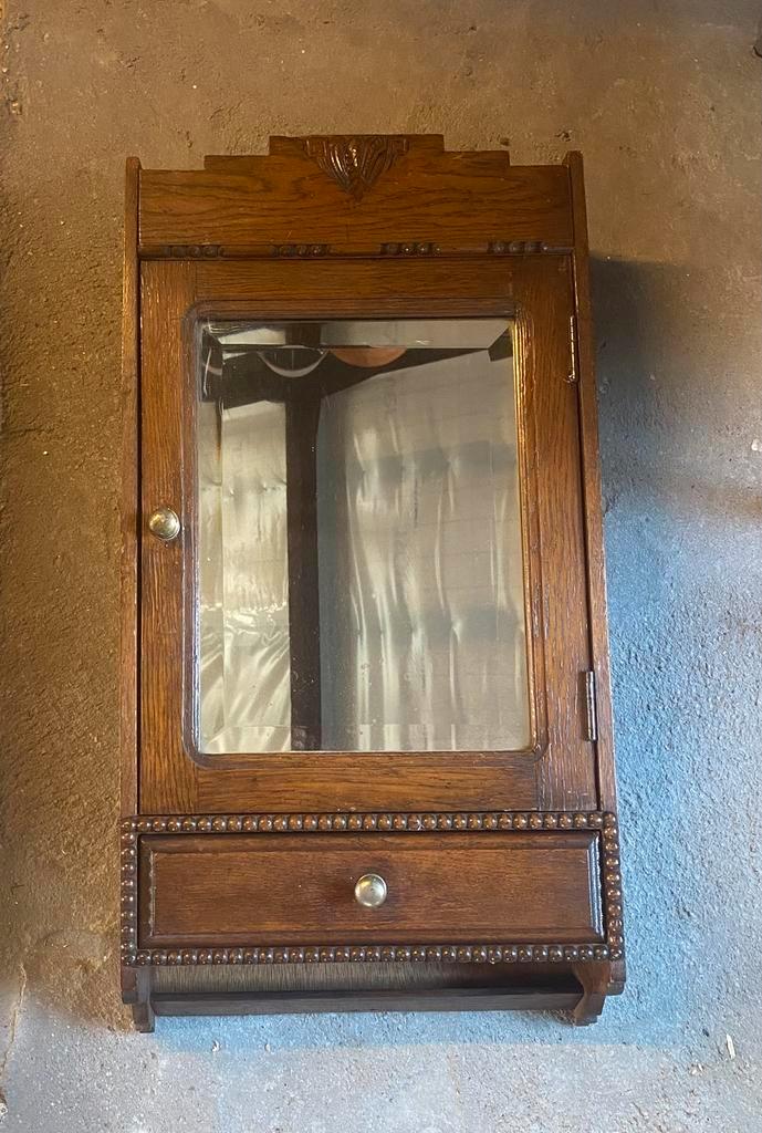 Armoire à pharmacie ancienne, Antiquités & Art, Antiquités | Meubles | Armoires, Enlèvement ou Envoi