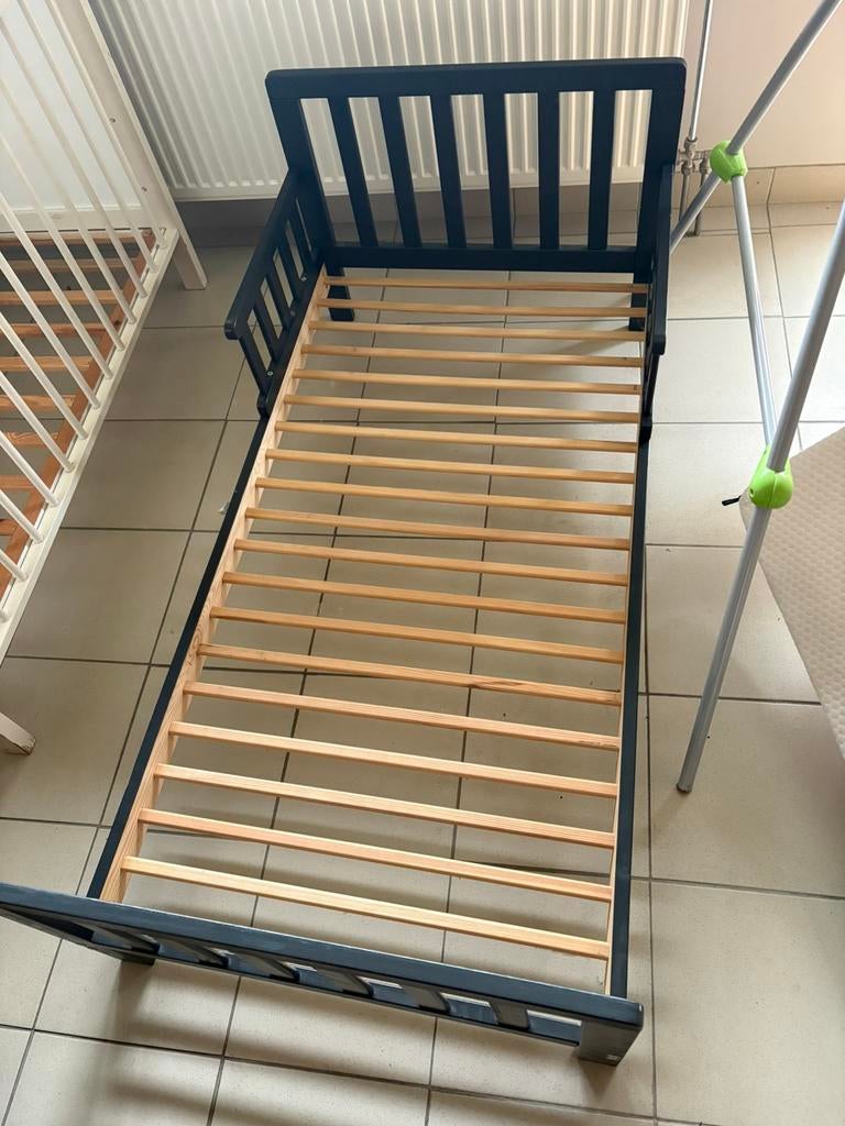 Kinderbedje met bijhorend matras, Huis en Inrichting, Ophalen, Zo goed als nieuw