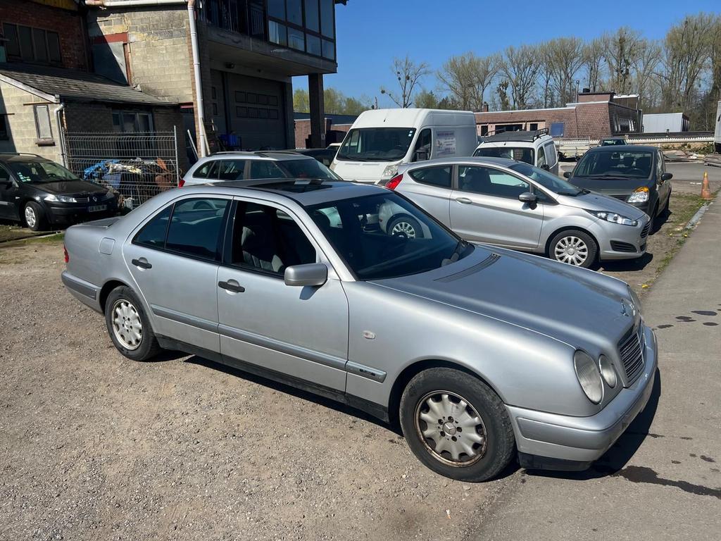 Mercedes E220 D, Autos, Argent ou Gris, Achat, 4 portes, Boîte manuelle