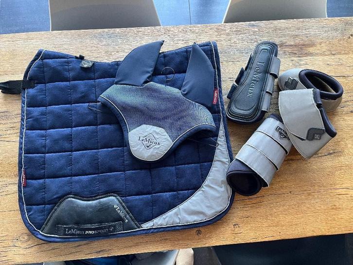 LeMieux set Reflective mt full, dressuur, Animaux & Accessoires, Chevaux & Poneys | Couvertures & Couvre-reins, Utilisé, Couverture