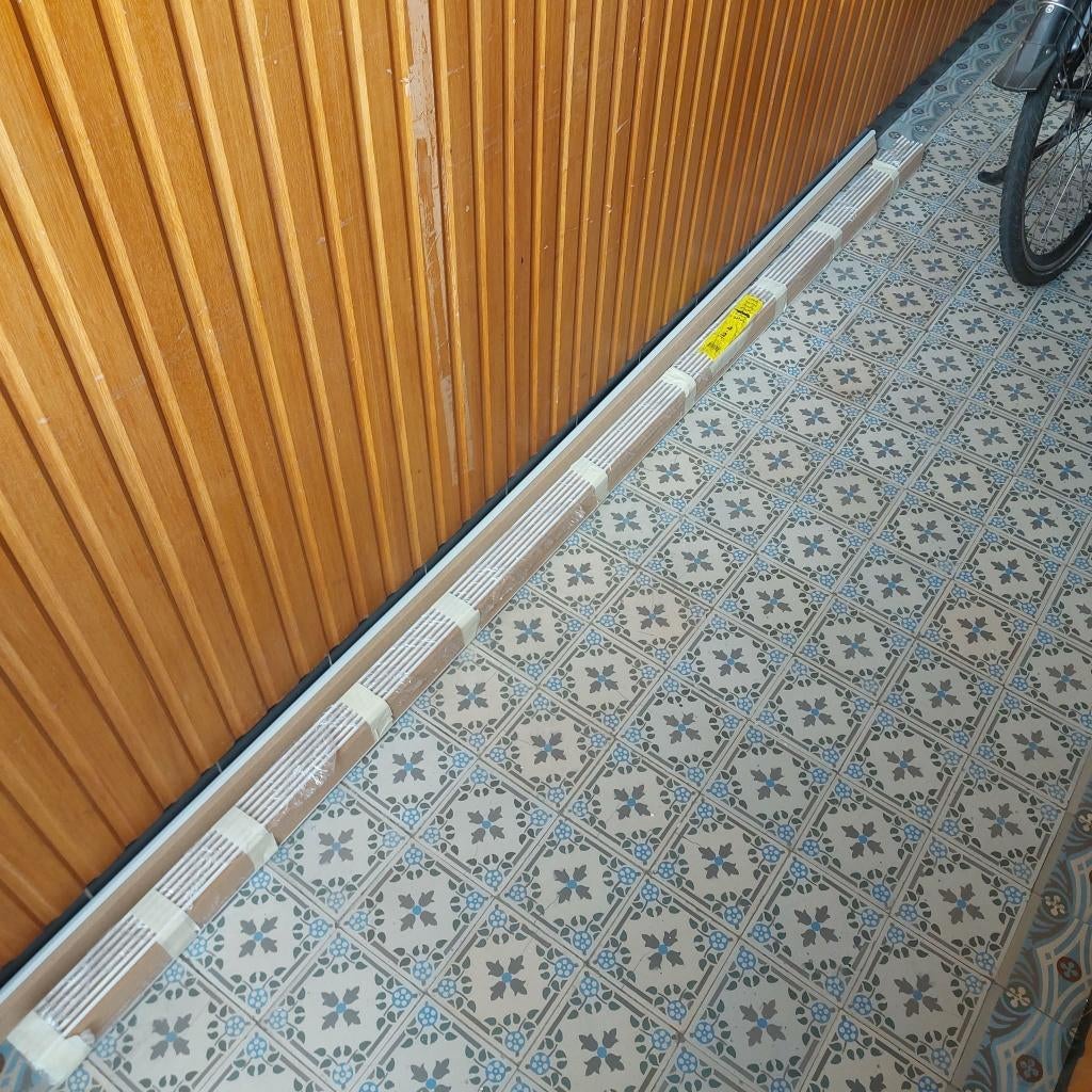 14.40m, witte MDF-plint, 1cm dik en 6cm hoogte, Doe-het-zelf en Bouw, Plinten en Afwerking, Nieuw, 200 tot 250 cm, Plinten, Ophalen