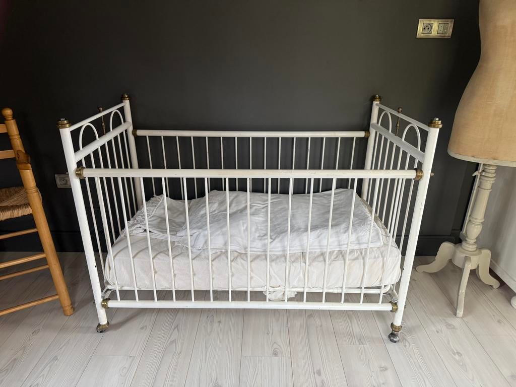 Vintage baby kinderbedje verstelbaar in hoogte verstelbaar, Enlèvement, Utilisé