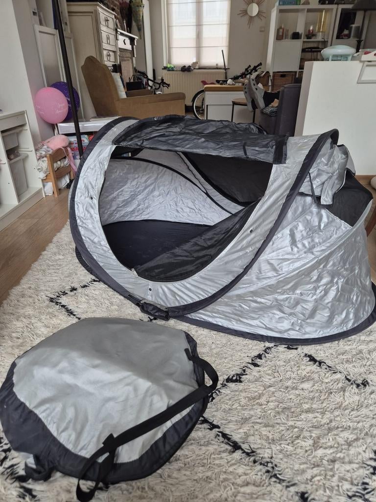 Lit tente pop-up Kamoa pour bébé, Enfants & Bébés, Parcs, Enlèvement, Utilisé, Autres formes, Tapis de parc