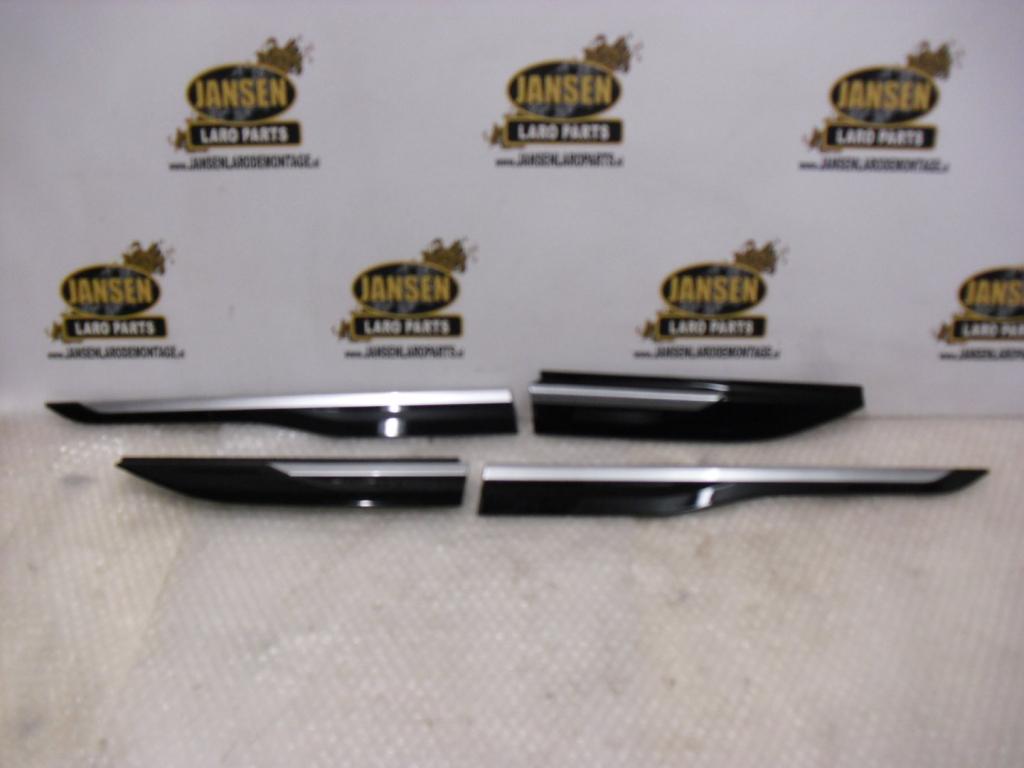 Range Rover Velar L560 set sierlijsten schermen LR092659, Jansen Laro Parts, Admin@jansenlaroparts.nl, Groenstraat 31B