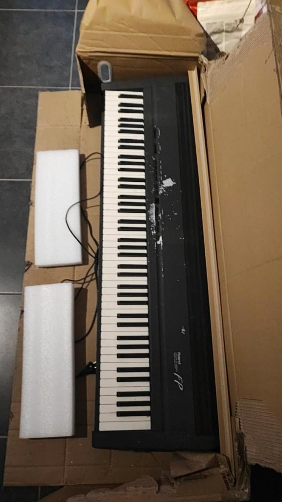 Roland Piano, Muziek en Instrumenten, Piano's, Zo goed als nieuw, Piano, Zwart, Digitaal, Ophalen of Verzenden