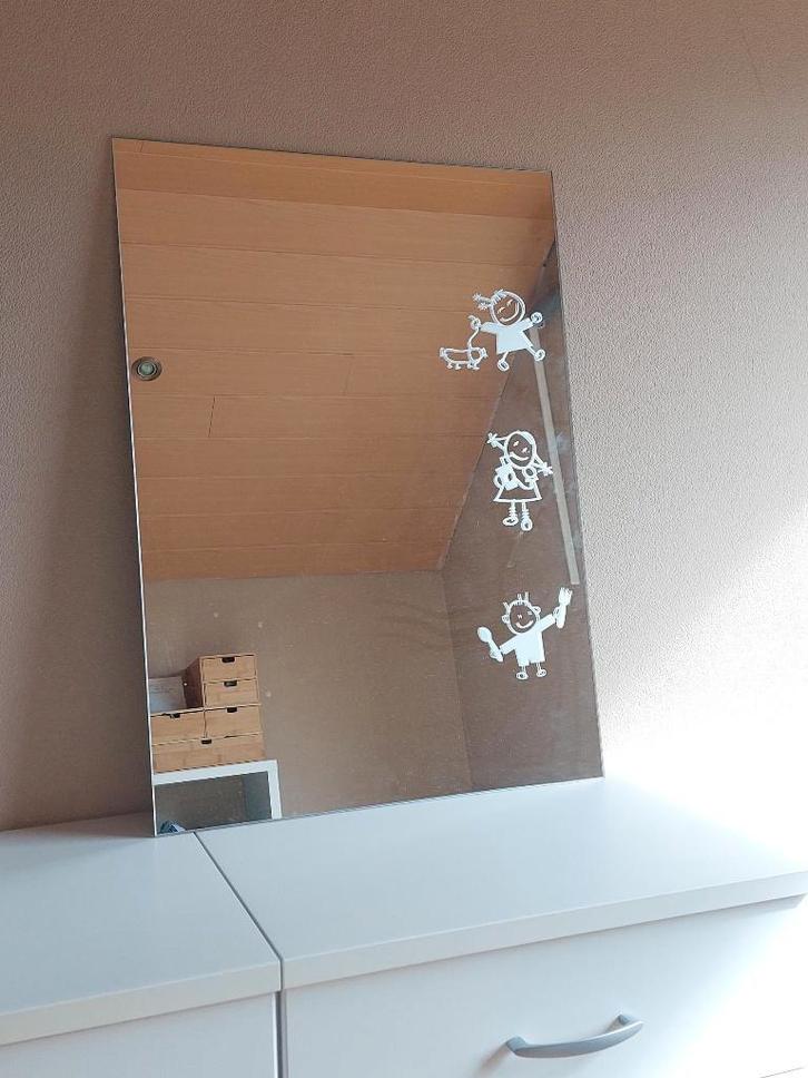 Leuke Kinderspiegel met Figuurtjes –Incl. Bevestigingsclips, Huis en Inrichting, Woonaccessoires | Spiegels, Zo goed als nieuw