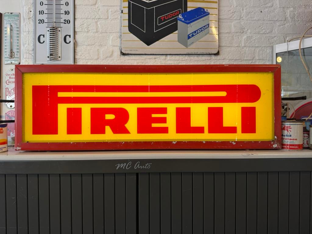 Pirelli banden oude reclame lichrbak, Ophalen, Gebruikt, Lichtbak of (neon) lamp