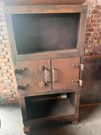 Antieke kachel in nieuwstaat, Enlèvement