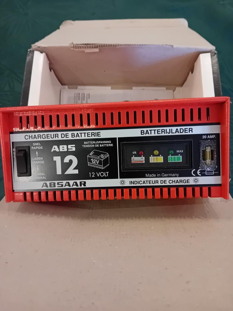 Chargeur de batteries 6 ou 12 volts comme neuf Pour voiture, Enlèvement