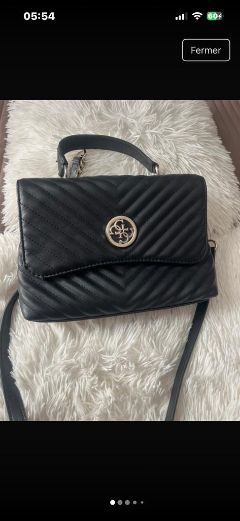 Sac à main Guess noir matelassé - Élégant & intemporel, Bijoux, Sacs & Beauté, Sacs | Sacs Femme, Comme neuf, Sac à main, Noir