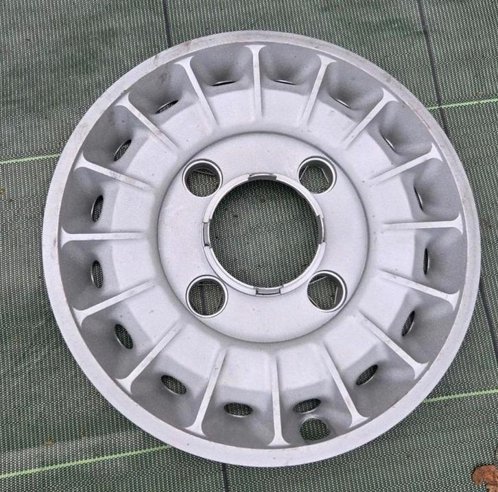 4 prachtige originele Peugeot 504.505.605 14" wieldoppen, Auto diversen, Wieldoppen, Zo goed als nieuw, Ophalen of Verzenden