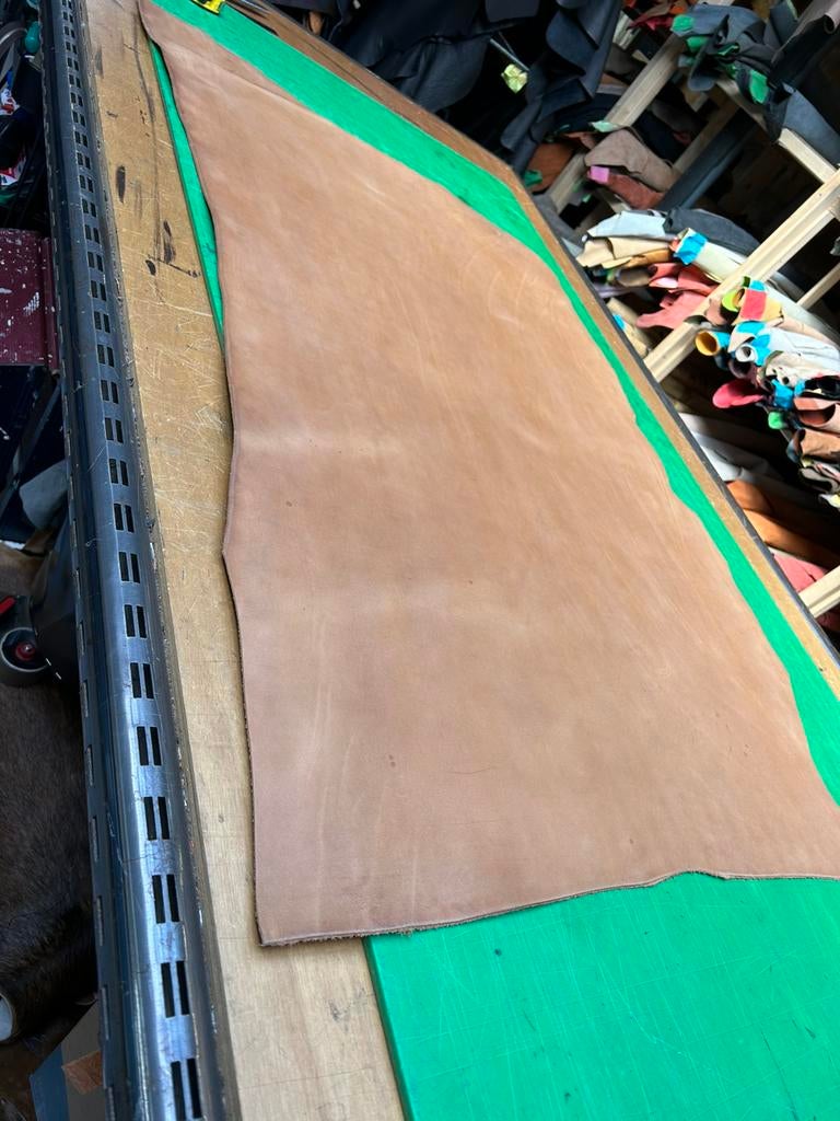 Licht bruin tuigleer 1.5-1.8 mm dikte soepel nr1, Hobby en Vrije tijd, Stoffen en Lappen, Ophalen of Verzenden, Zo goed als nieuw