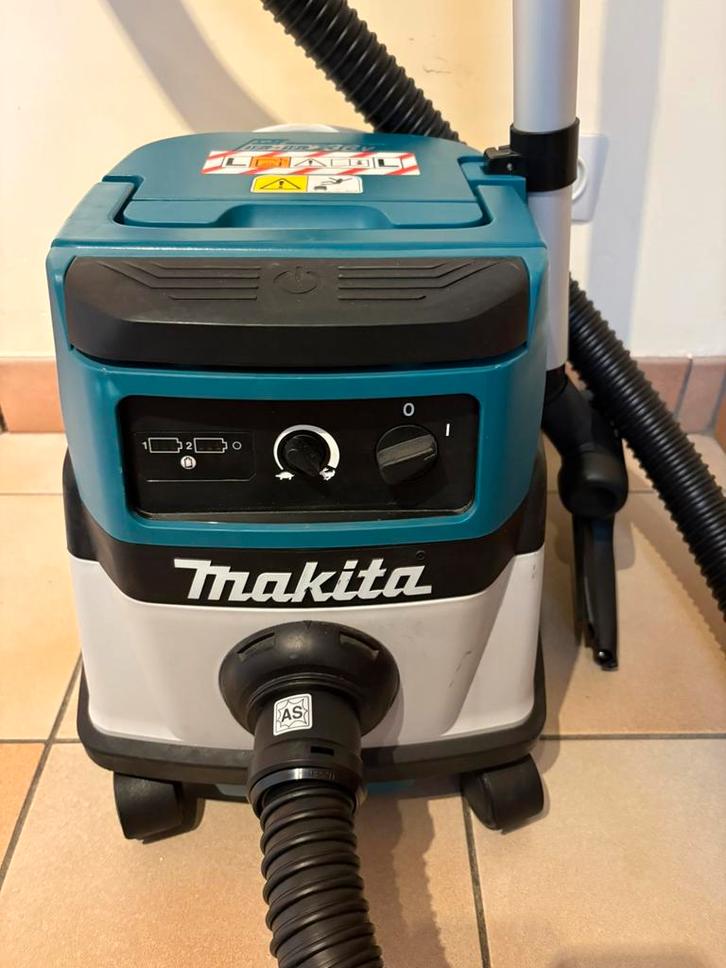 Makita DVC861LZ hybride stofzuiger 230V / 18V+18V, Doe-het-zelf en Bouw, Reinigingsmachines, Zo goed als nieuw, Ophalen of Verzenden