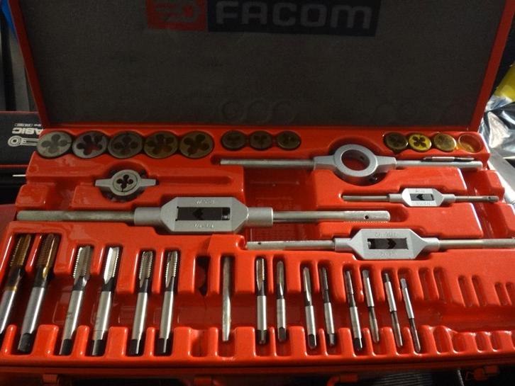 Facom kranen, dozen, plastic verpakkingen, Doe-het-zelf en Bouw, Gereedschapskisten, Gebruikt, Gevuld, Ophalen