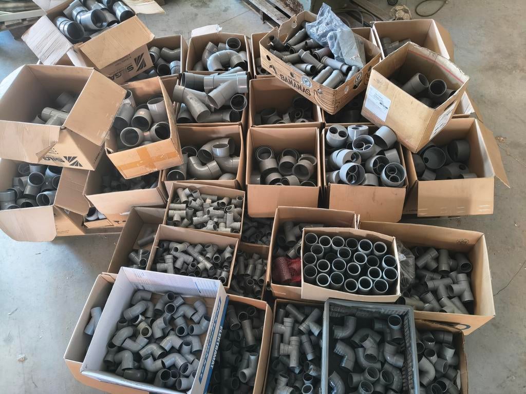 Grand lot de connecteurs en PVC, Bricolage & Construction, Tuyaux & Évacuations, Enlèvement, PVC, Coudes