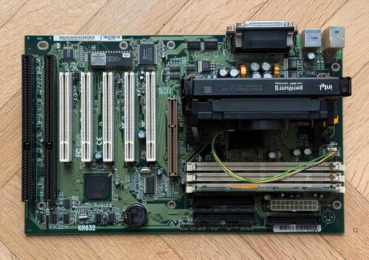 Carte mère ATX + Intel Pentium II 266 MHz CPU + 64 Mo de RAM, Informatique & Logiciels, Cartes mères, Utilisé, Intel, Autres types