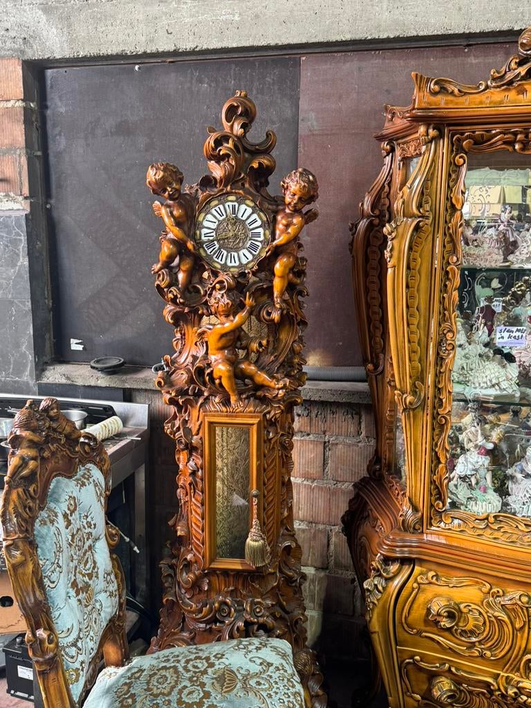 Barok staande klok, Enlèvement