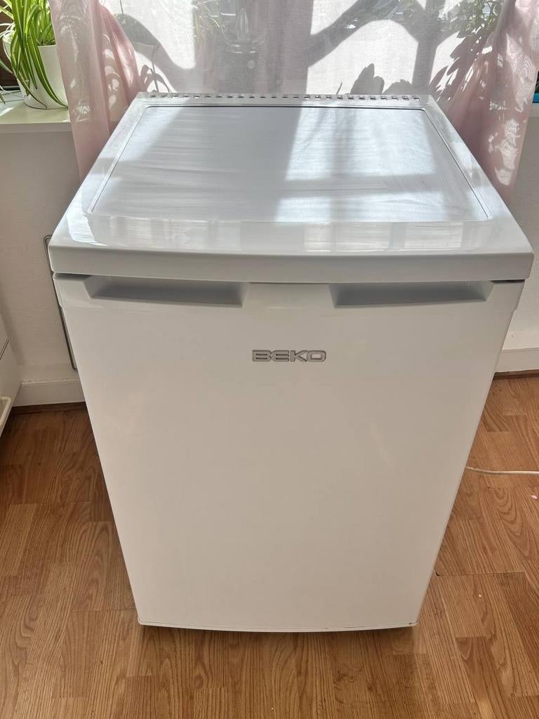 Mini frigo koelkast Beko 120L met vriesvak goed staat, Elektronische apparatuur, Vriezers en Diepvrieskisten, Ophalen