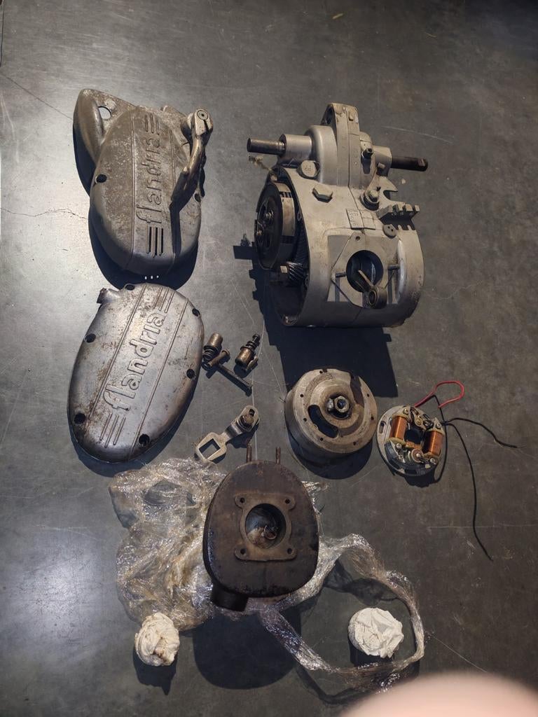 Flandria motor met voetversnelling, Fietsen en Brommers, Brommeronderdelen | Oldtimers, Ophalen, Gebruikt, Blok, Overige merken