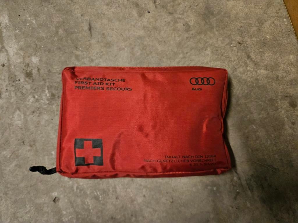 Trousse de secours audi