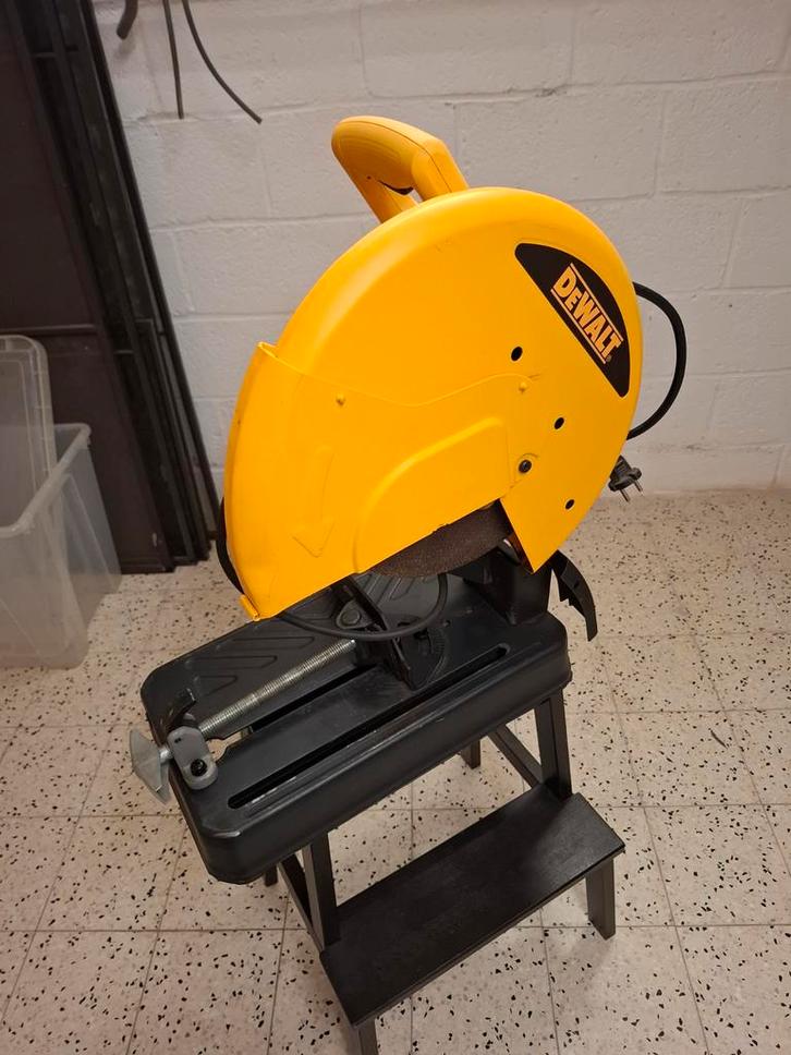 Scie à onglet pour métaux Dewalt, Bricolage & Construction, Outillage | Scies mécaniques, Scie à onglet, Enlèvement