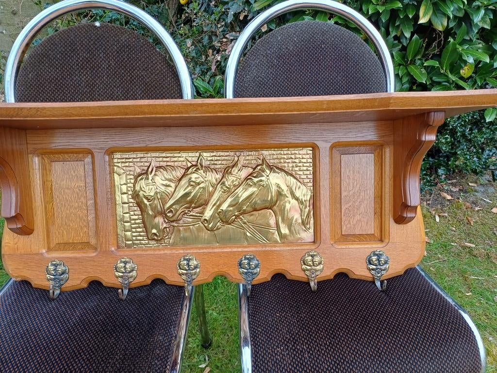 Hangschap in eik en koper, Ophalen