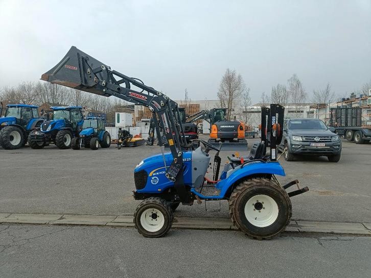 New Holland Boomer 25 met stoll FC250p, Zakelijke goederen, Landbouw | Tractoren, 250 tot 500 cm, New Holland, tot 80 Pk, Gebruikt