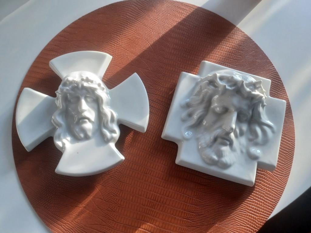 Deux porcelaines, Enlèvement