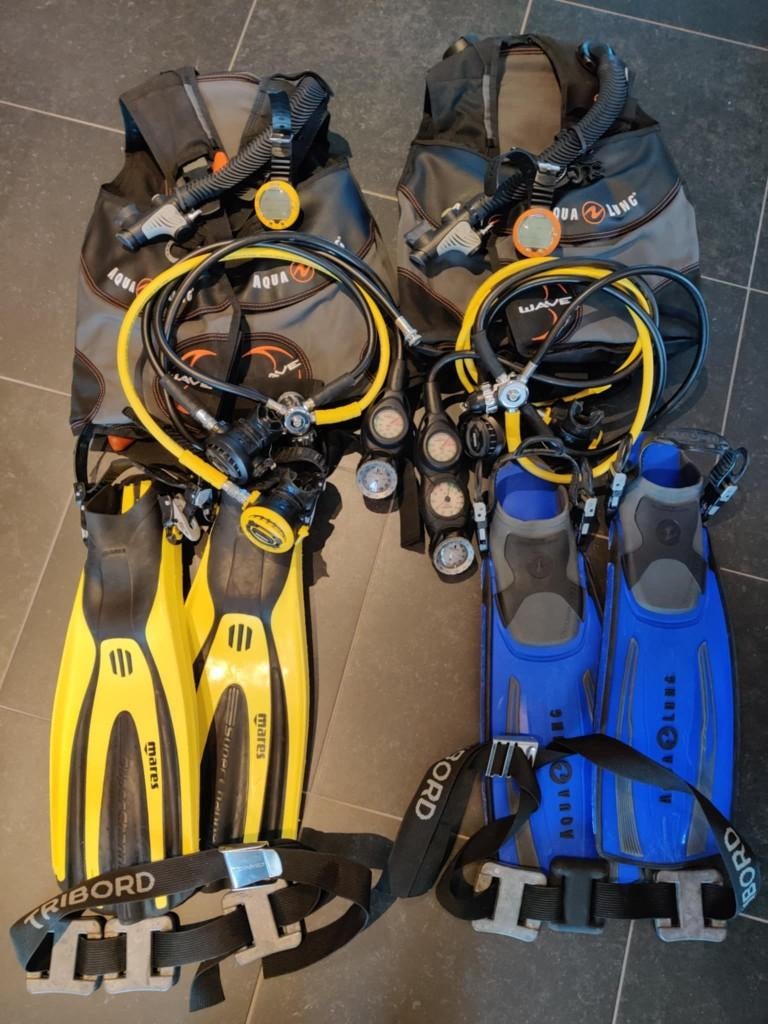 Twee duiksets, Ophalen, Zo goed als nieuw, Trimvest of Wing