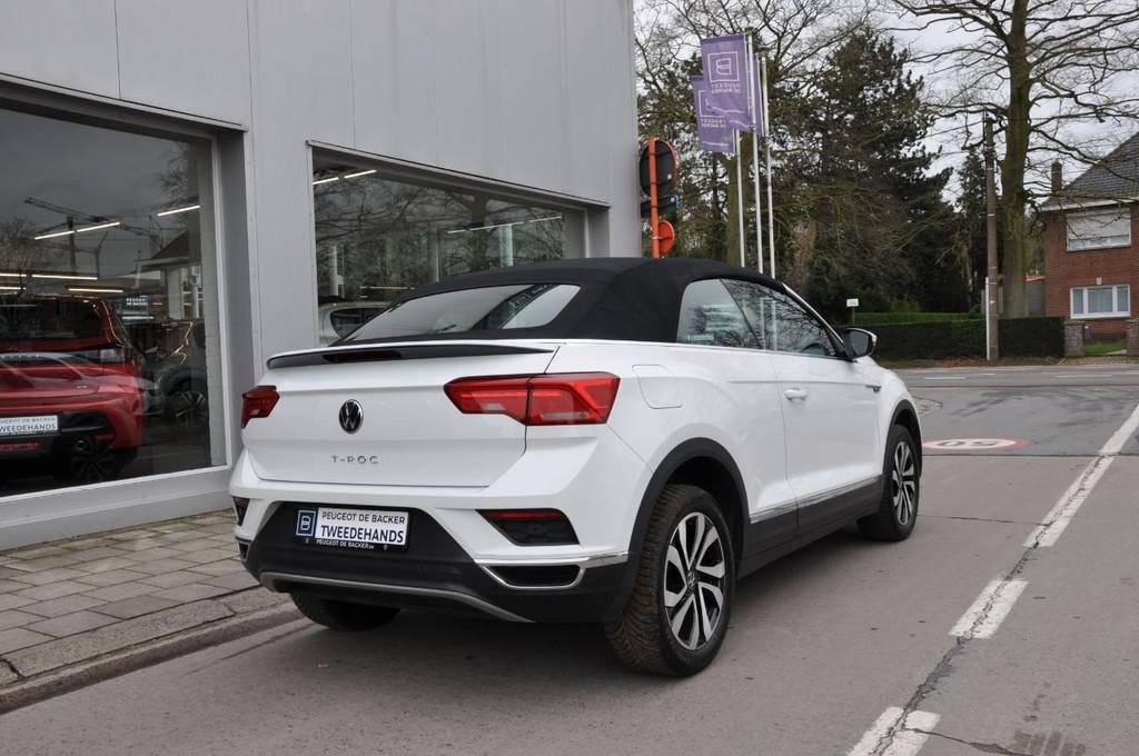 Volkswagen T-Roc Cabriolet * AS NEW * (bj 2021, automaat), Auto's, 4 zetels, Stof, Cabriolet, Wit