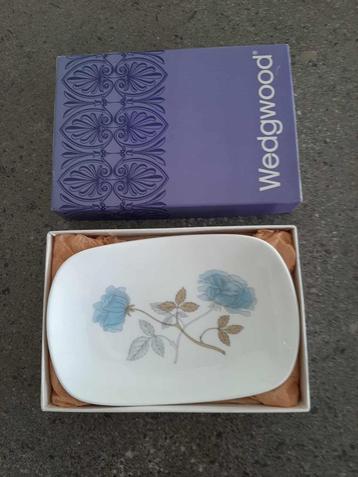 Porselein schoteltje en bordje Wedgwood beschikbaar voor biedingen