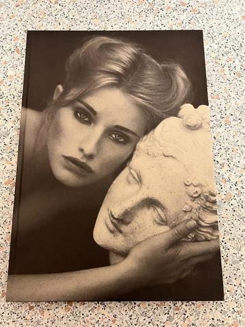 Door de lens van Marc Lagrange. Timeless Beauty. beschikbaar voor biedingen