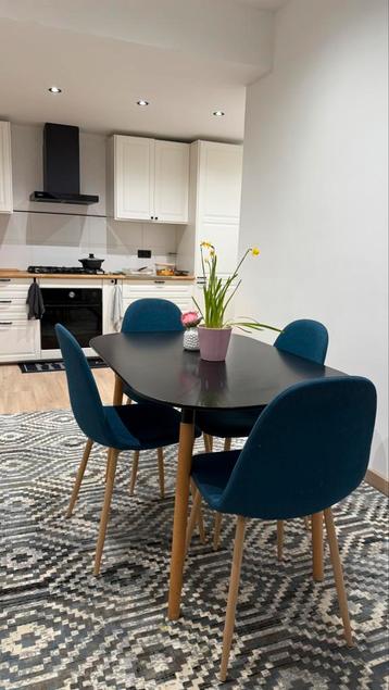 Ensemble table à manger + 4 chaises en tissu, 100 à 150 cm, Quatre personnes, Enlèvement, Utilisé