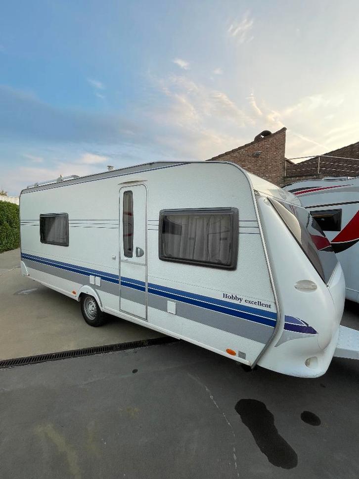 Hobby 560 WLU met wc en douche appart  , Caravans en Kamperen, Caravans, Bedrijf, tot en met 4, 1250 - 1500 kg, Rondzit, Hobby