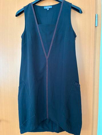 Robe sans manches et asymétrique Mia Soana - T. 38 - noir, Kleding | Dames, Jurken, Ophalen, Zo goed als nieuw, Zwart
