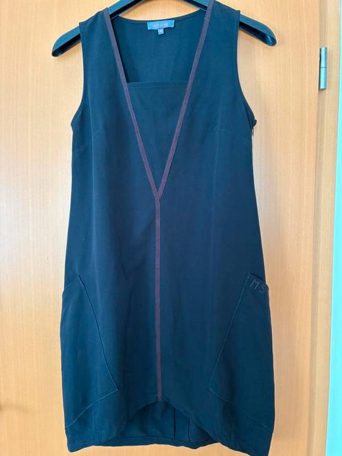 Robe sans manches et asymétrique Mia Soana - T. 38 - noir, Kleding | Dames, Jurken, Zo goed als nieuw, Maat 38/40 (M), Zwart, Knielengte