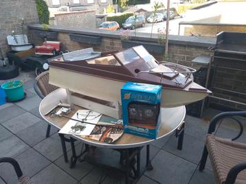 Rc boot   daycruiser 33cc  beschikbaar voor biedingen