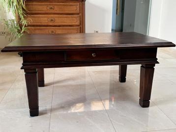 Mooie salontafel met lade beschikbaar voor biedingen