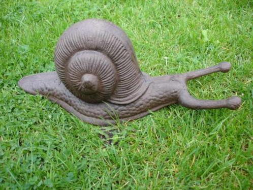 Grote bruine gietijzeren slak, laarzentrekker, Tuin en Terras, Tuinbeelden, Zo goed als nieuw, Dierenbeeld, Metaal, Ophalen