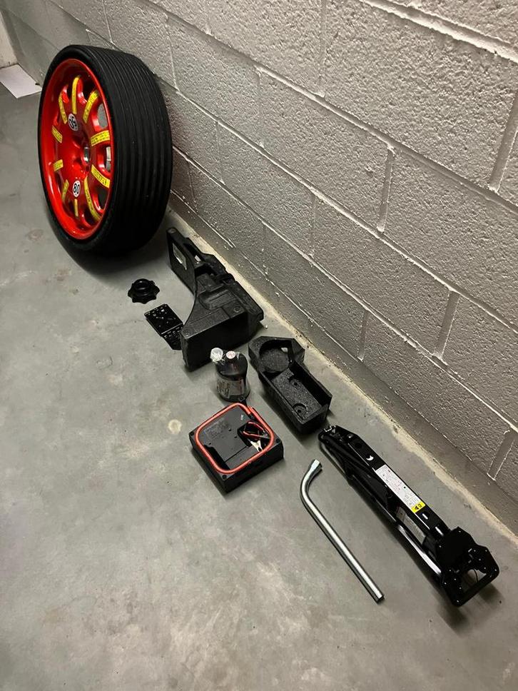 Pneu de rechange porche macan, Autos : Pièces & Accessoires, Pneus & Jantes, Pneus et Jantes, 4 Saisons, Véhicule de tourisme