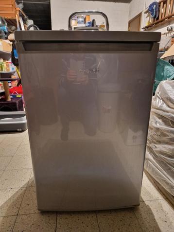 Mooie, goedwerkende frigo met diepvriesvak. beschikbaar voor biedingen